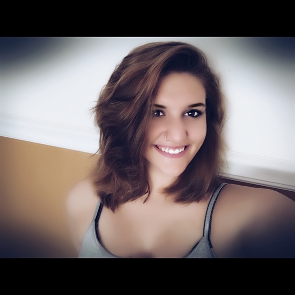 Meet your Posher, Stephanie - Picture 1 of 1